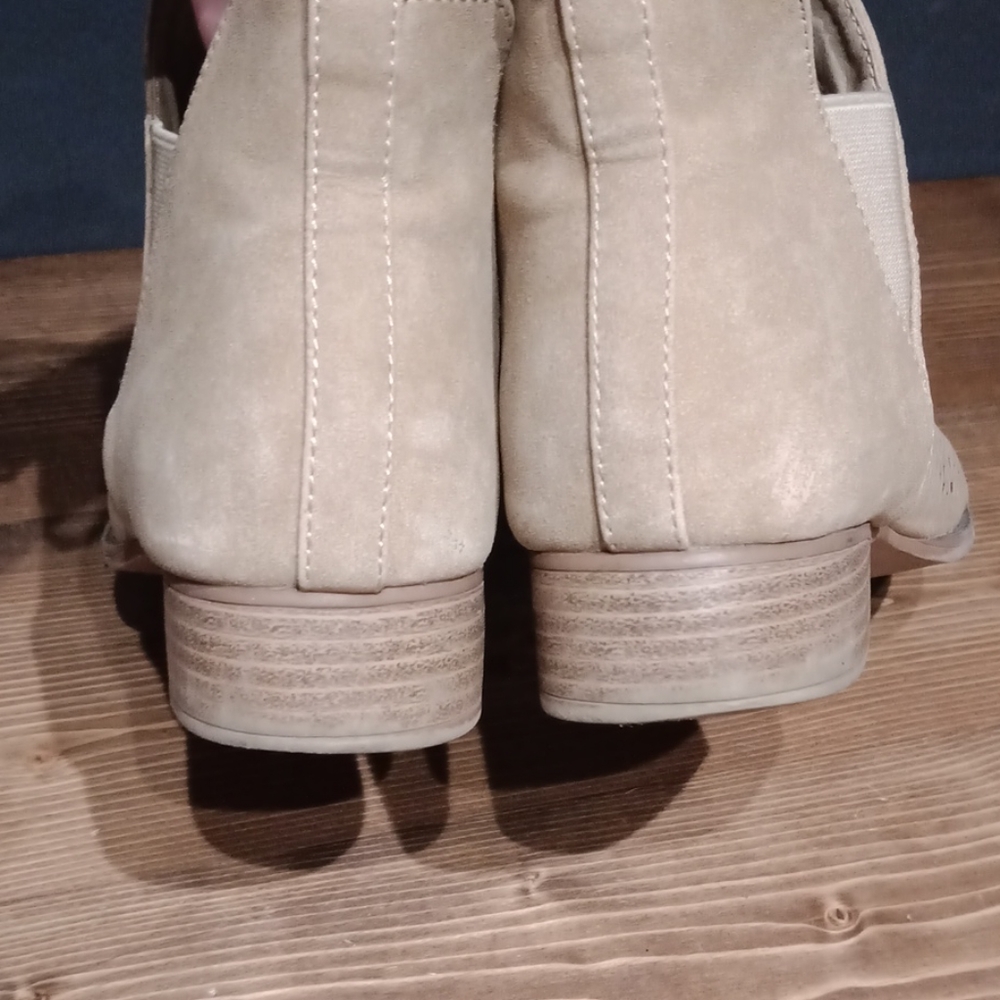 Restricted booties - Picture 5 of 8